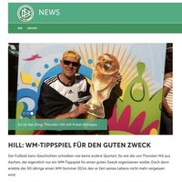 DFB.de Artikel, Thorsten mit Pokal-Attrappe